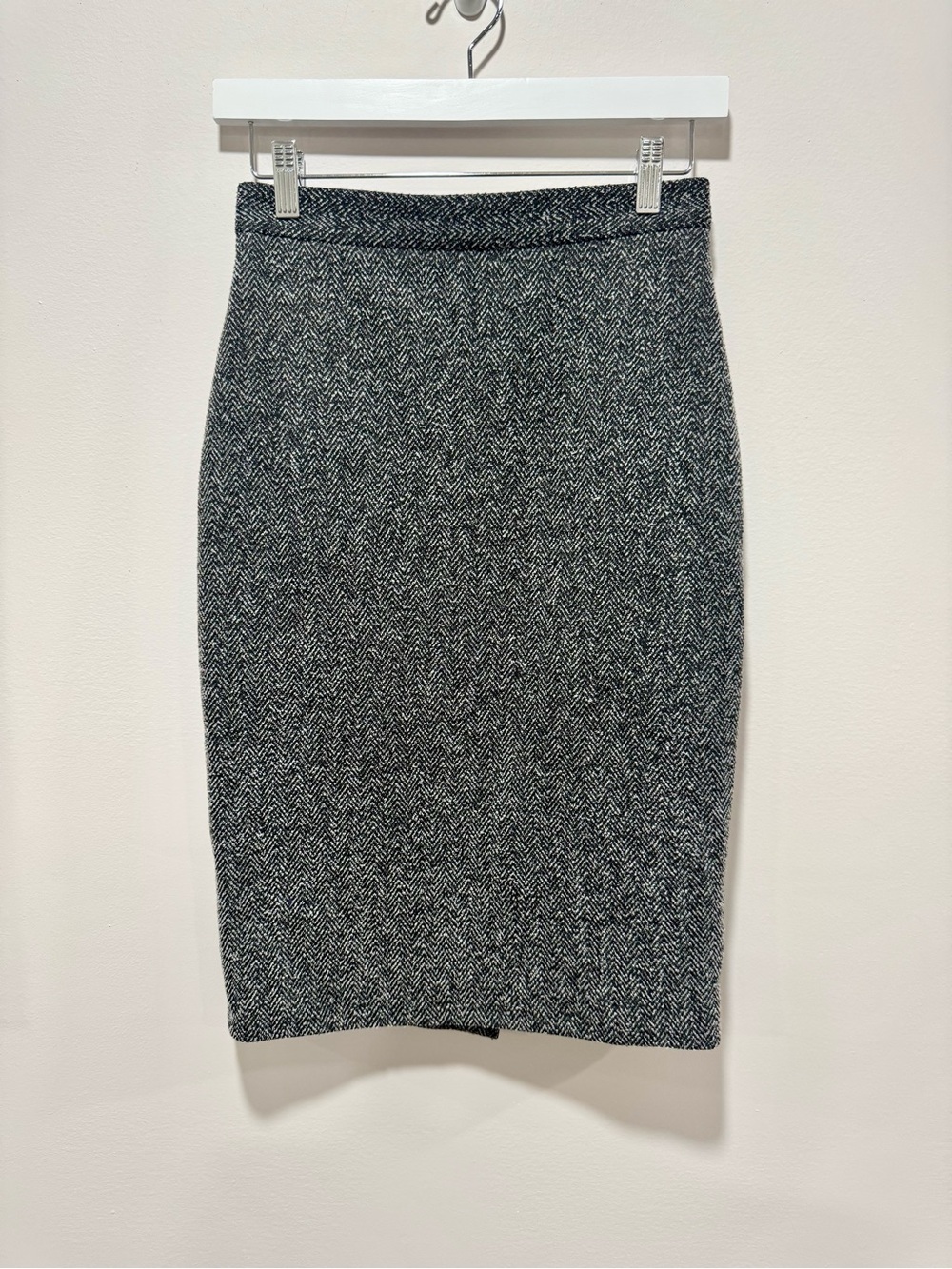 Banana Republic Grey Herringbone Tweed Pencil Skirt Wool Blend Size 2